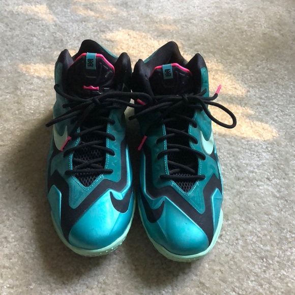 Lebron James Nike shoes - Picture 8 of 8